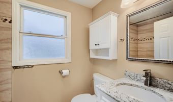 17 Willow St, Algonquin, IL 60102