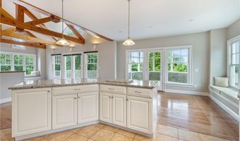 21 Bonnet View Dr, Jamestown, RI 02835