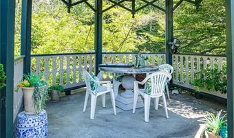 35 Chastellux Ave J, Newport, RI 02840