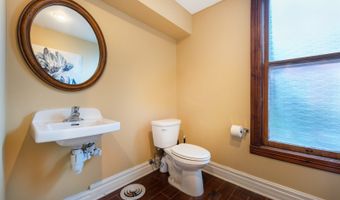 302 S Main St, Algonquin, IL 60102