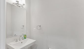 5701 11TH St N 2, Arlington, VA 22205
