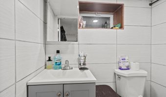 25 Livingston Ave, Avenel, NJ 07001