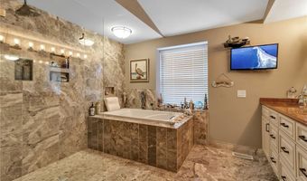 7 Shalamar Ct, Amherst, NY 14068