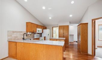 14208 Heritage Ln, Apple Valley, MN 55124