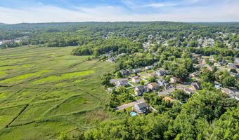 7 Th St, Belford, NJ 07718