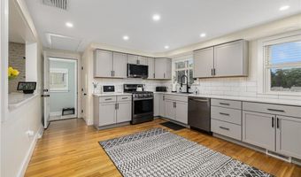 12 Hidden Valley Ln, Lincoln, RI 02865