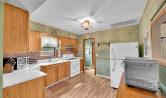 721 Cable Ave, Beachwood, NJ 08722