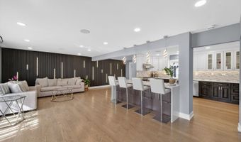 24 W Berkley Dr, Arlington Heights, IL 60004