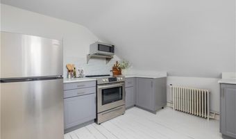27 Dean Ave 3, Newport, RI 02840