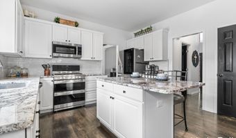 33 Fox Point Ct NE, Ada, MI 49301