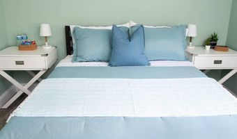 4 James St, Middletown, RI 02842