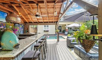 1701 Dearmon Dr, Charlotte, NC 28205