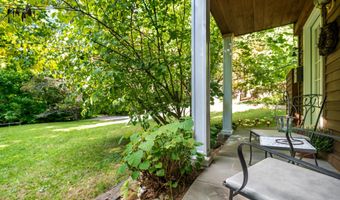 53 Huckleberry Hill Rd, Brookfield, CT 06804