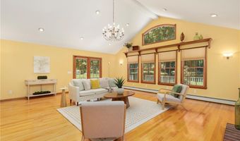 86 Wickham Rd, North Kingstown, RI 02852