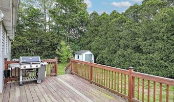 4 Johnson Ct, Bristol, RI 02809
