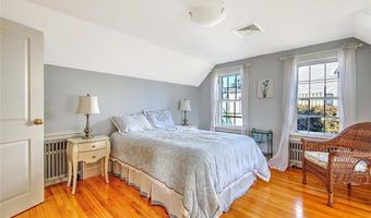 12 Harbour Ter, Cranston, RI 02905