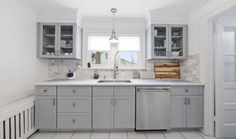 8 Rosewood Ave, Amityville, NY 11701