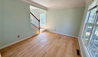 125 Goldenrod Dr, Middletown, RI 02842