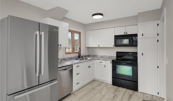 840 Cortland Dr, Apple Valley, MN 55124