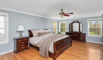 16 Heritage Dr, Allentown, NJ 08501