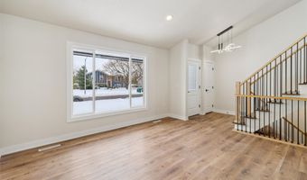 404 22nd Ave SW, Altoona, IA 50009