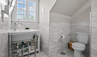 7 Lee Rd, Barrington, RI 02806