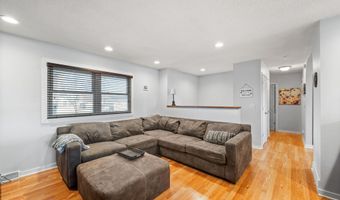 110 9th St SE, Altoona, IA 50009
