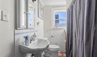 51 Oakland Ave, Cranston, RI 02910