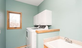 923 S 10th St, Adel, IA 50003