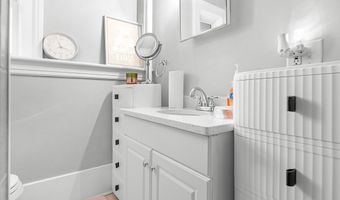 203 Glamorgan St, Alliance, OH 44601