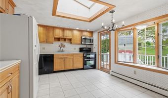 6 Bruce Dr, North Smithfield, RI 02896