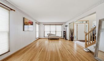 275 Farmhill Dr, Algonquin, IL 60102