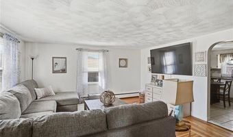514 Killingly St, Johnston, RI 02919