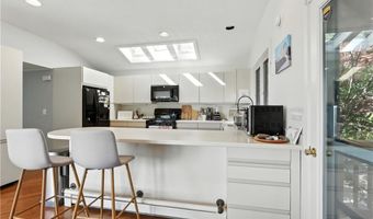 2 Buckingham St, Barrington, RI 02806