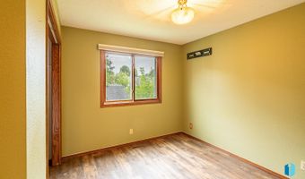 316 W Evergreen Dr, Brandon, SD 57005