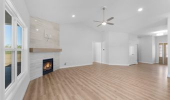 2001 Bogey Ct, Auburn, IN 46706