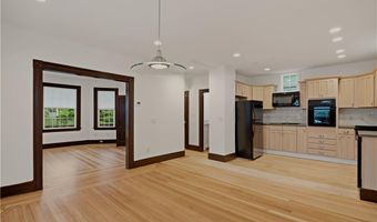 82 Van Zandt Ave, Newport, RI 02840