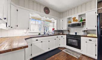 208 S Guegnon St, Abbeville, LA 70510