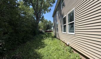 1301 Garland St, Allouez, WI 54301