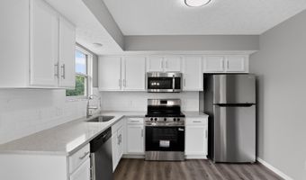 2724 Raphael Dr, Columbus, OH 43232