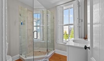 48 Church St, Newport, RI 02840