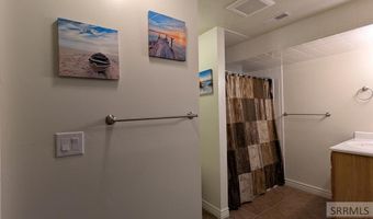 6315 E Chartwell Gdns, Ammon, ID 83406