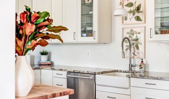 4936 SENTINEL Dr 302, Bethesda, MD 20816