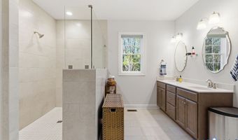 124 Axton Ln, Ashland, VA 23005