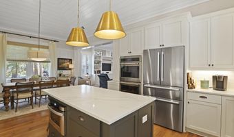 2 Tomlow Trce, Beaufort, SC 29906