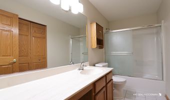 848 Timber Lake Dr, Antioch, IL 60002