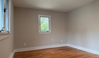 41 Woods Ave, Bergenfield, NJ 07621
