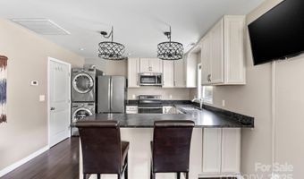 24 Ian River Dr, Asheville, NC 28806