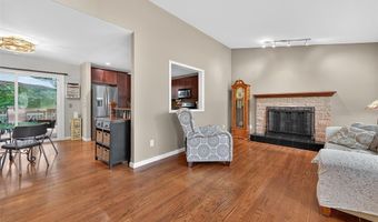 124 Vlasis Dr, Ballwin, MO 63011