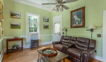 111 4th St, Apalachicola, FL 32320